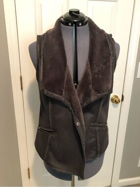 Maurices Faux Fur & Suede Vest M NWOT 70